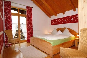 Family Apartment, 2 Bedrooms (Kirsche) | Hypo-allergenic bedding, down comforters, individually decorated - Wachinger Hof (Bad Feilnbach)