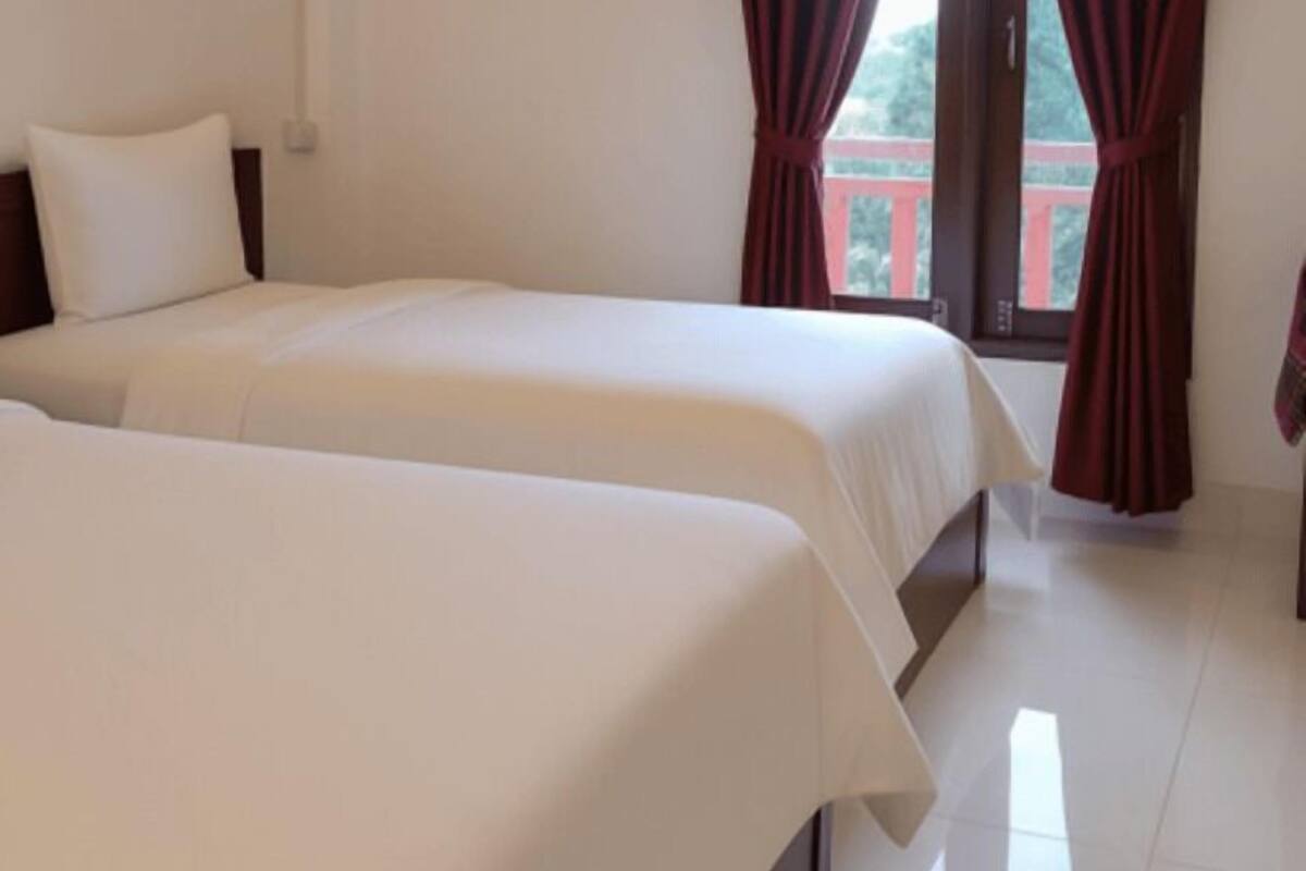 Family Room | 1 bedroom, pillowtop beds, desk, blackout drapes