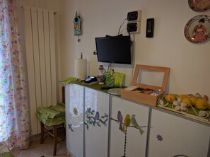 Interior detail - Sally's B&B (Carrara)