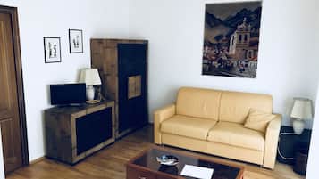 Comfort Double Room, 1 Queen Bed with Sofa bed | Free WiFi, bed sheets