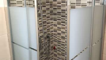 Triple Room, Multiple Beds | Bathroom