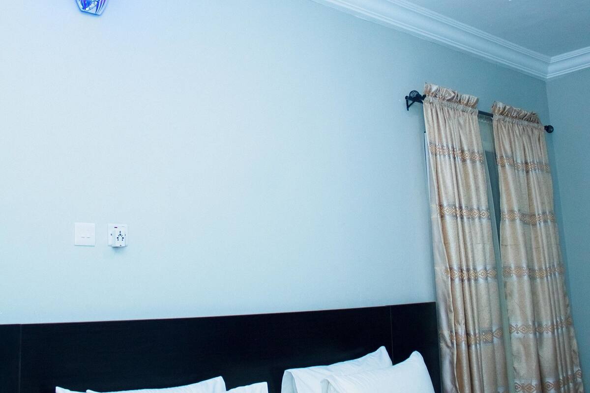 In-room safe, soundproofing, free WiFi, bed sheets