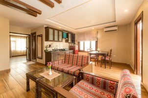 Apartamento superior, 1 habitación, cocina básica, vistas al jardín | Zona de estar