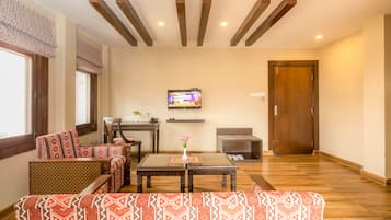 Minibar, in-room safe, individually decorated, individually furnished