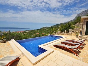 Outdoor pool - Villa Bellavista (Makarska)