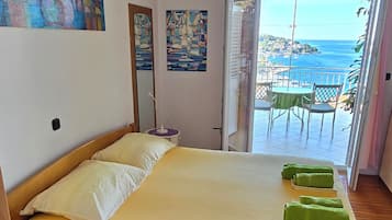 Kamer, uitzicht op zee | Verduisterende gordijnen, een strijkplank/strijkijzer, gratis babybedden