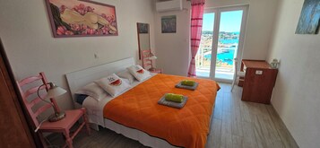 Cortinas blackout, tabla de planchar con plancha y cunas gratuitas 