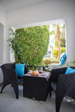 Appartement, 1 chambre, vue sur la piscine | Terrasse/patio