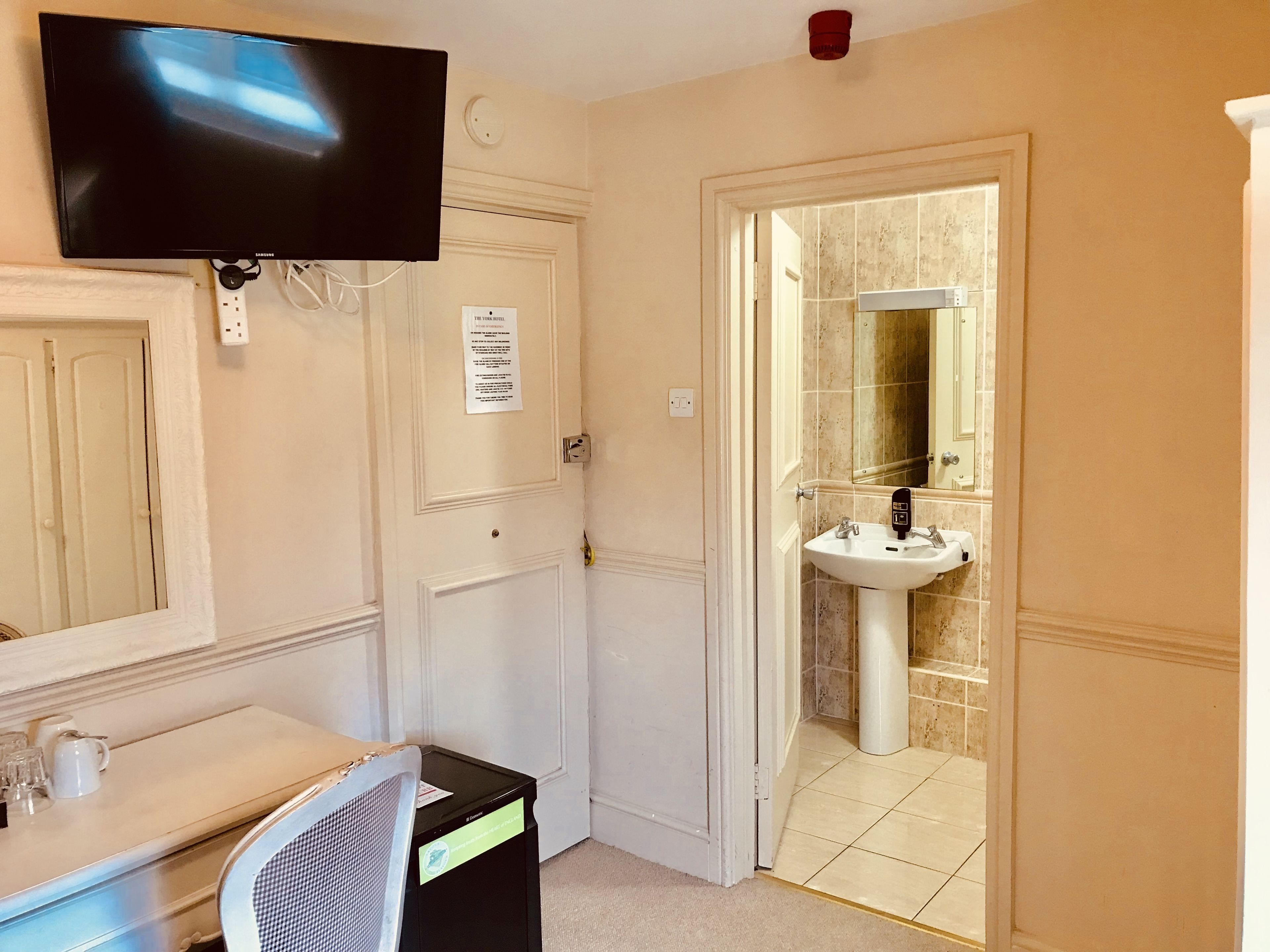 Standard Double Room, 1 Double Bed, Non Smoking | 13 bedrooms, individually decorated, individually furnished, desk