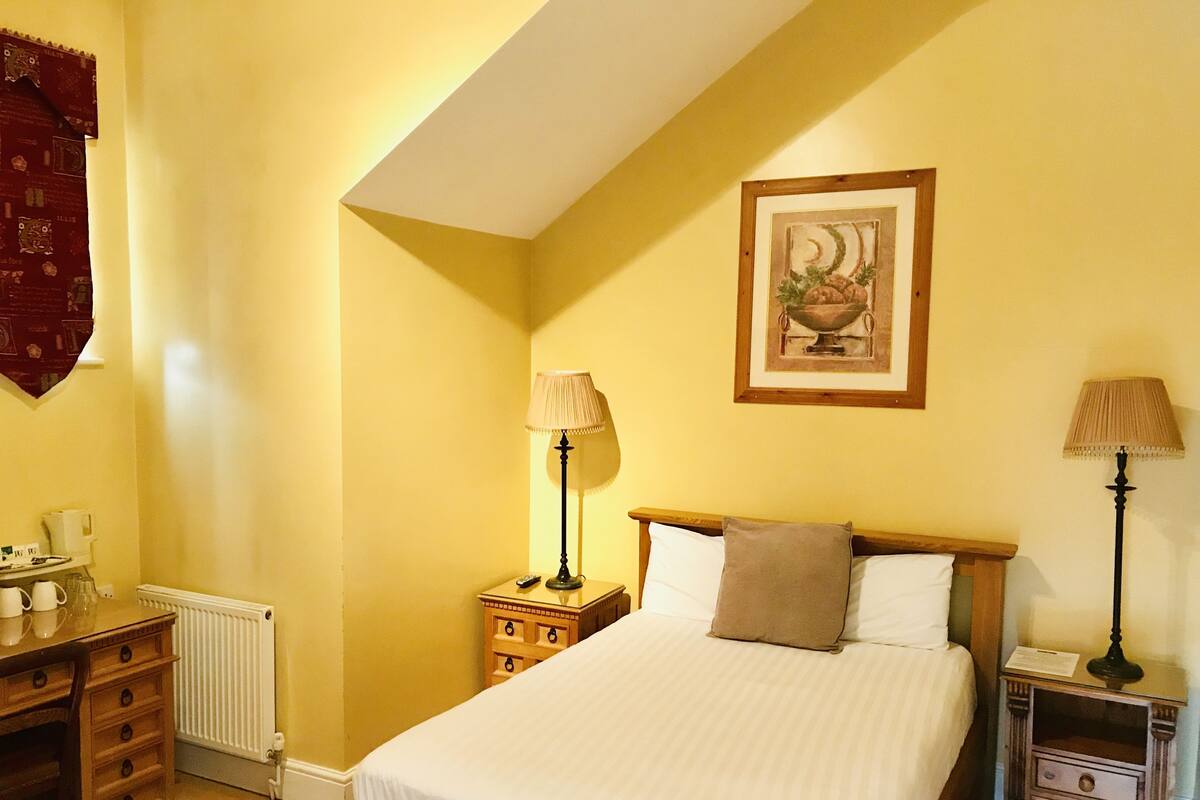 13 bedrooms, desk, soundproofing, rollaway beds