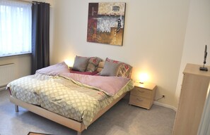 Casa conforto, várias camas, para não fumantes | 3 quartos, cortinas blackout, ferros/tábuas de passar roupa