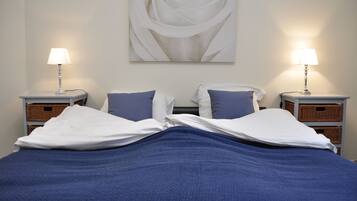 3 chambres, rideaux occultants, fer et planche Ă repasser, draps fournis