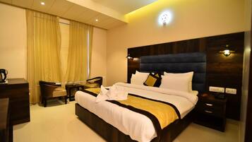 Quarto luxo, 1 cama Queen, para não fumantes | Roupas de cama de algodão egípcio, roupas de cama premium