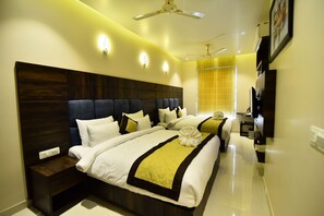 ファミリー スイート | エジプト綿のシーツ、高級寝具、羽毛の掛け布団、セーフティボックス (室内)