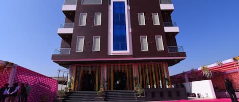 Fachada de la propiedad