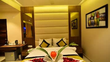 Royal Suite | Egyptian cotton sheets, premium bedding, down duvets, in-room safe