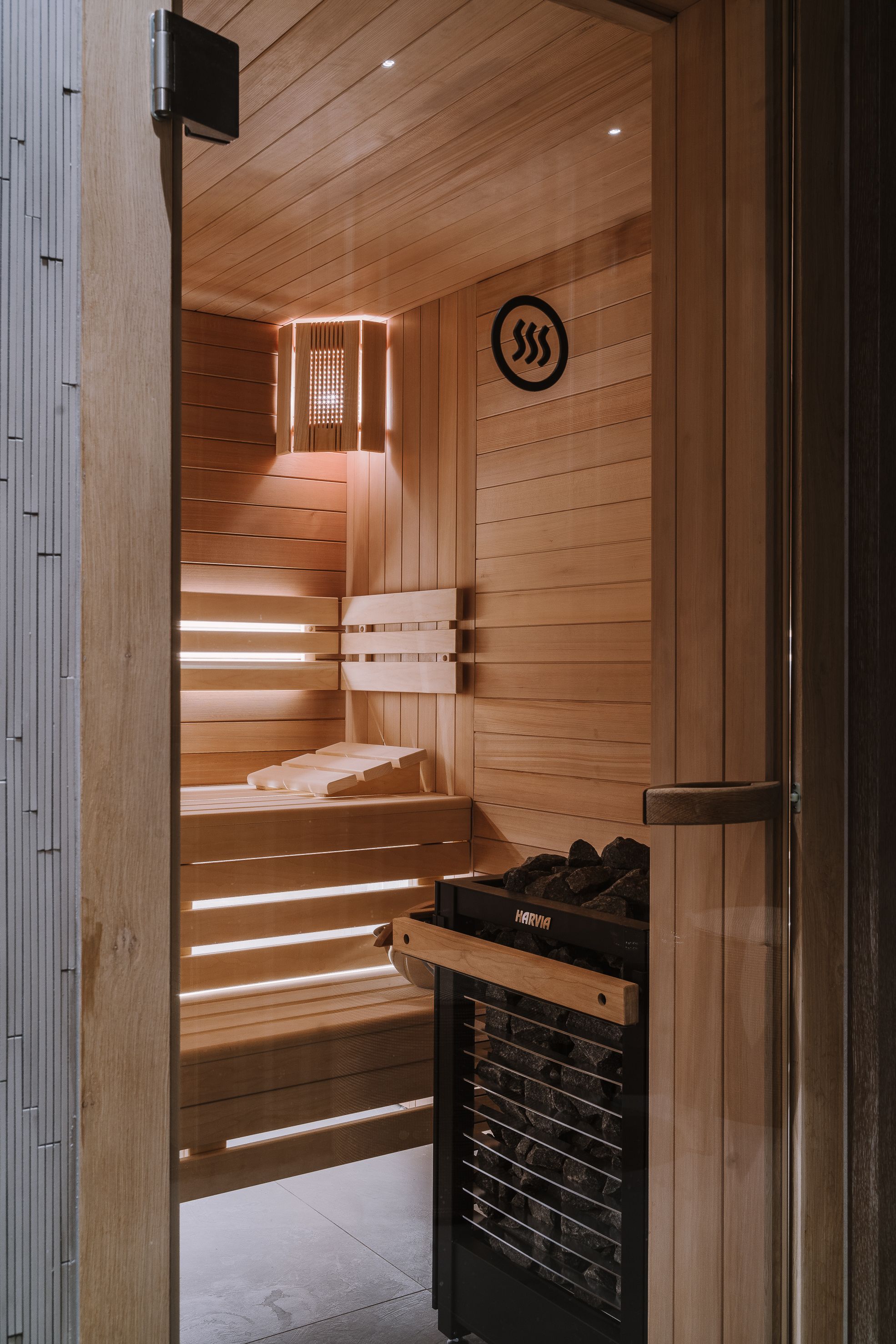 body treatments, body scrubs, facials, 2 treatment rooms, massages