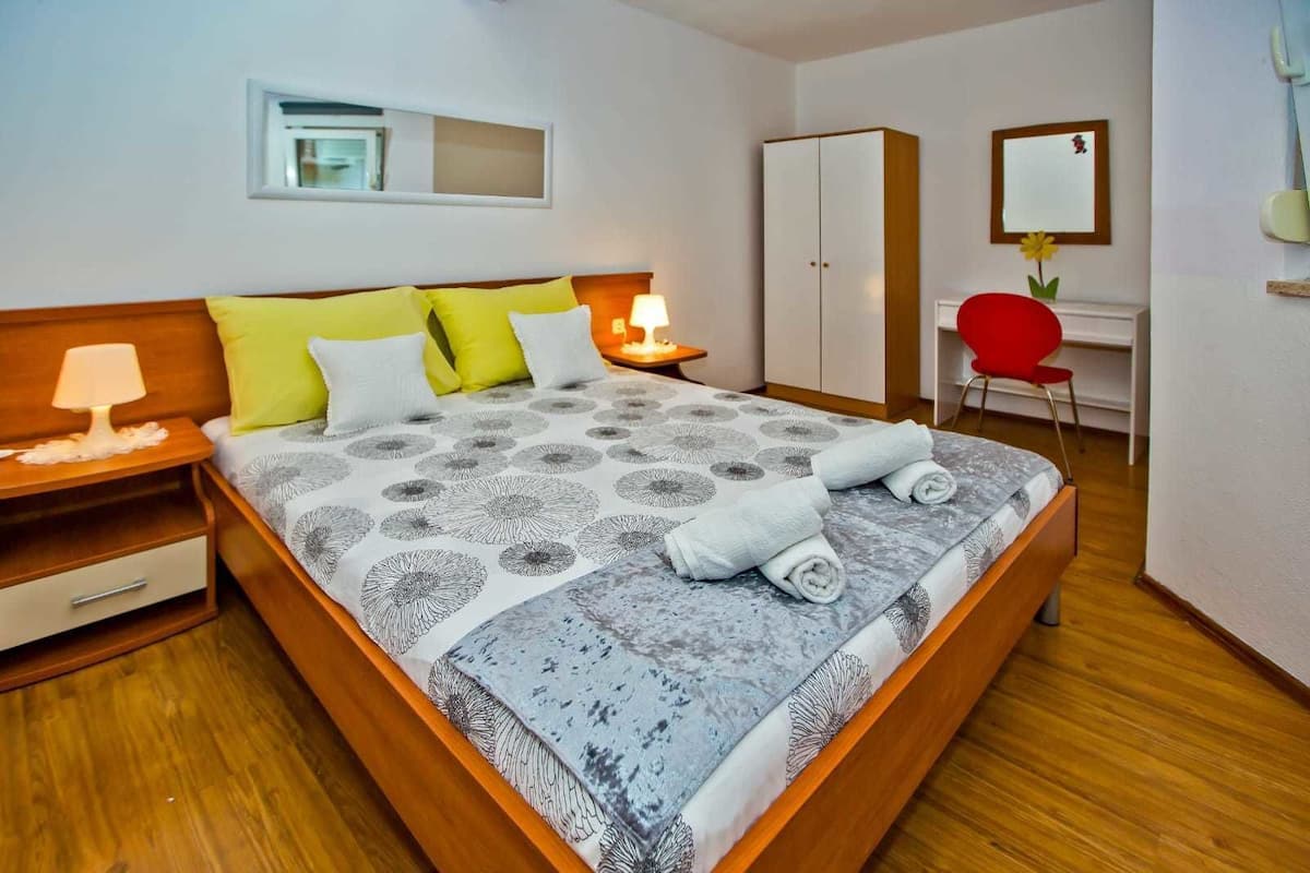 Apartment (4) | 1 bedroom, soundproofing, iron/ironing board, free WiFi