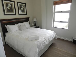 1 bedroom, individually decorated, individually furnished, desk - Just Beachy Holiday Apartment (Cape Town)