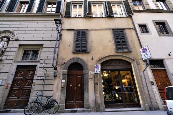 Front of property - Wine Apartments Florence Ciliegiolo (Florence)