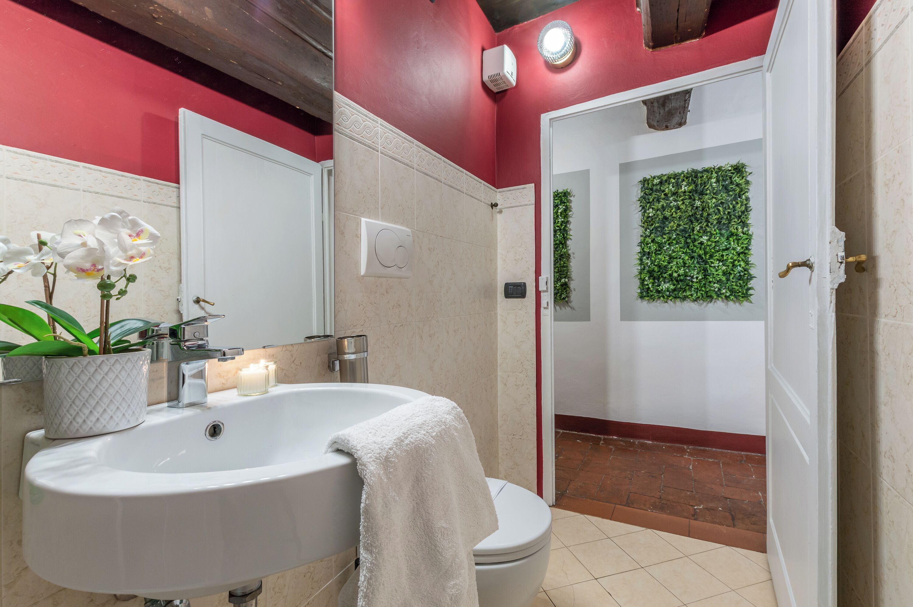 City Apartment, 2 Bedrooms | Bathroom | Shower, rainfall showerhead, hair dryer, bidet