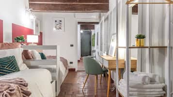 City Apartment, 2 Bedrooms | 2 bedrooms, Egyptian cotton sheets, premium bedding, down duvets