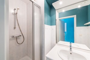 Apartamento, 2 quartos (Zeezicht 101) | Banheiro | Chuveiro 