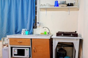 Classic Apartment, 1 Bedroom, Non Smoking, Private Bathroom | Private kitchen | Mini-fridge, microwave, electric kettle, toaster