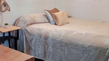 1 habitación, decoración personalizada y cortinas blackout