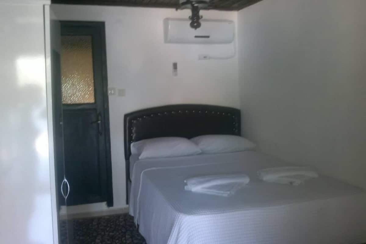 Double Room | Free WiFi, bed sheets