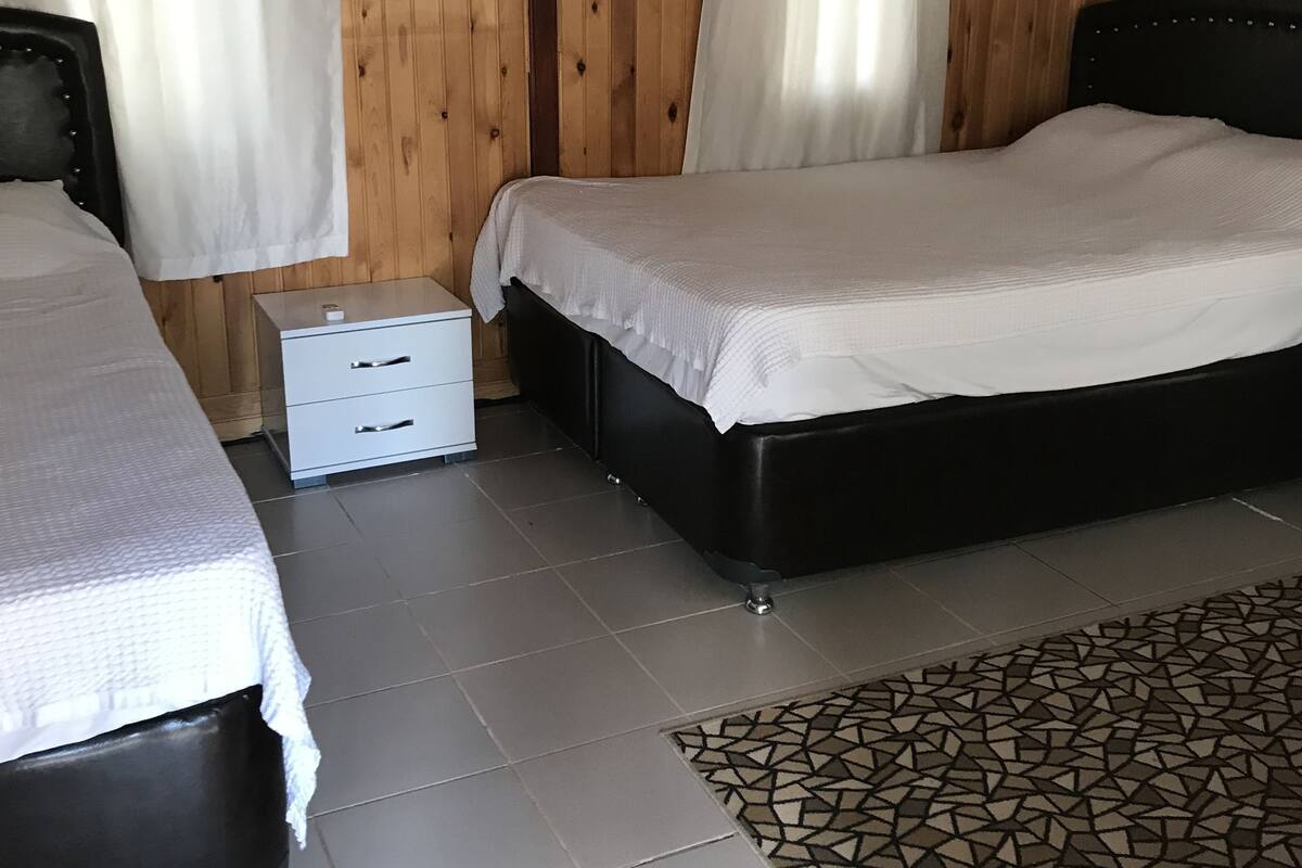 Quadruple Room | WiFi (free), bed sheets
