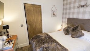 Soundproofing, free WiFi, bed sheets - The Torfin (Edinburgh)