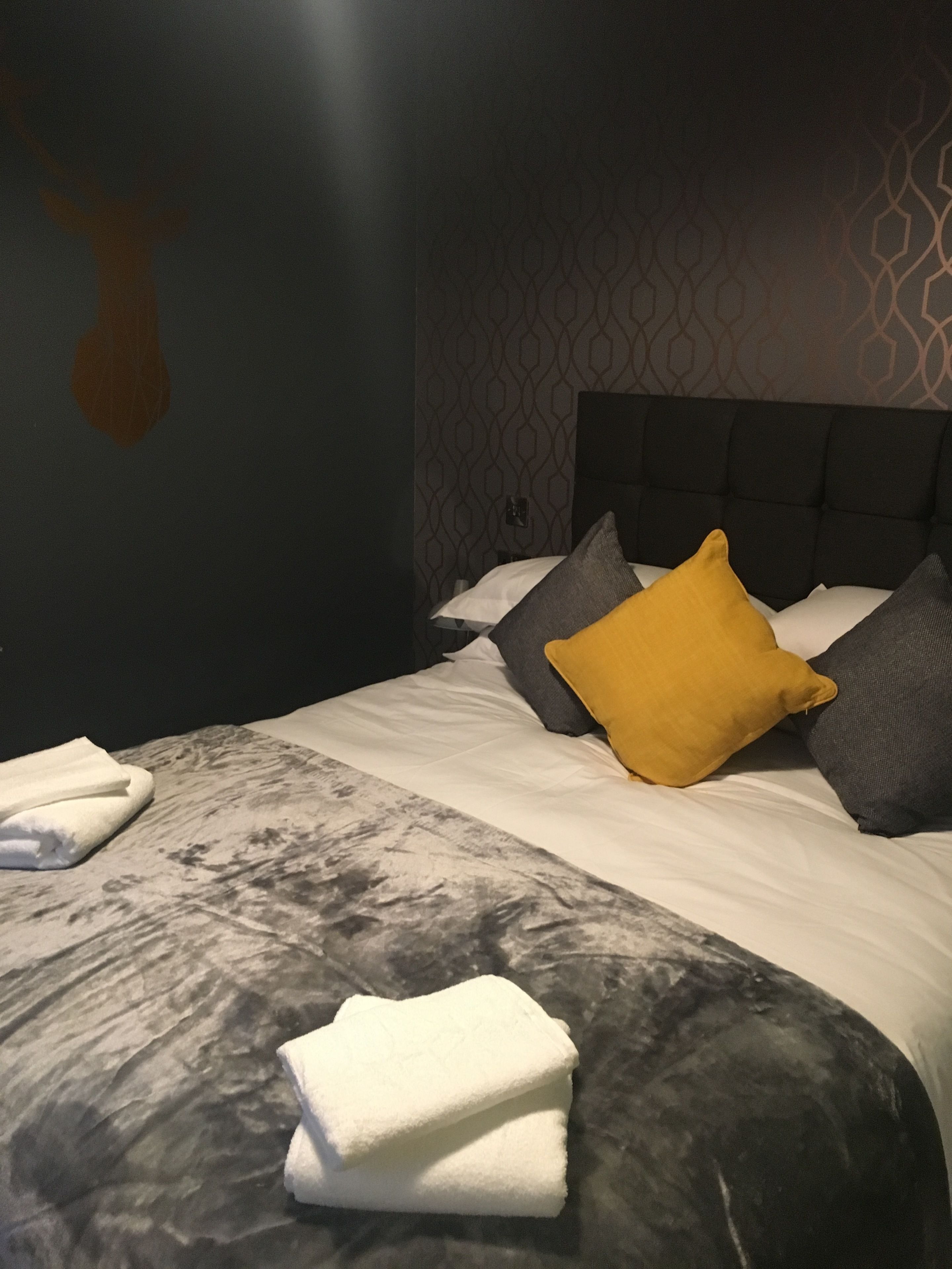 deluxe king room | soundproofing, free wifi, bed sheets