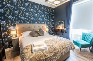 Deluxe King Room | Soundproofing, free WiFi, bed sheets