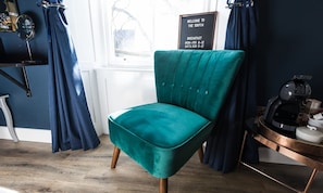 Soundproofing, free WiFi, bed sheets - The Torfin (Edinburgh)