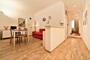 City Apartment, 3 Bedrooms | Living area | 20-inch flat-screen TV with digital channels, TV - Wine Apartments Florence Colorino (Florence)