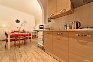 City Apartment, 3 Bedrooms | Private kitchen