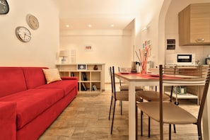 City Apartment, 3 Bedrooms | Living area
