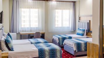 Chambre (5 People) | Bureau, accès au Wi-Fi (inclus)