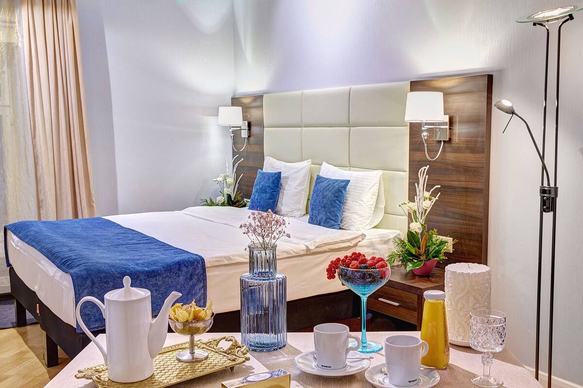 In-room safe, soundproofing, iron/ironing board, free WiFi