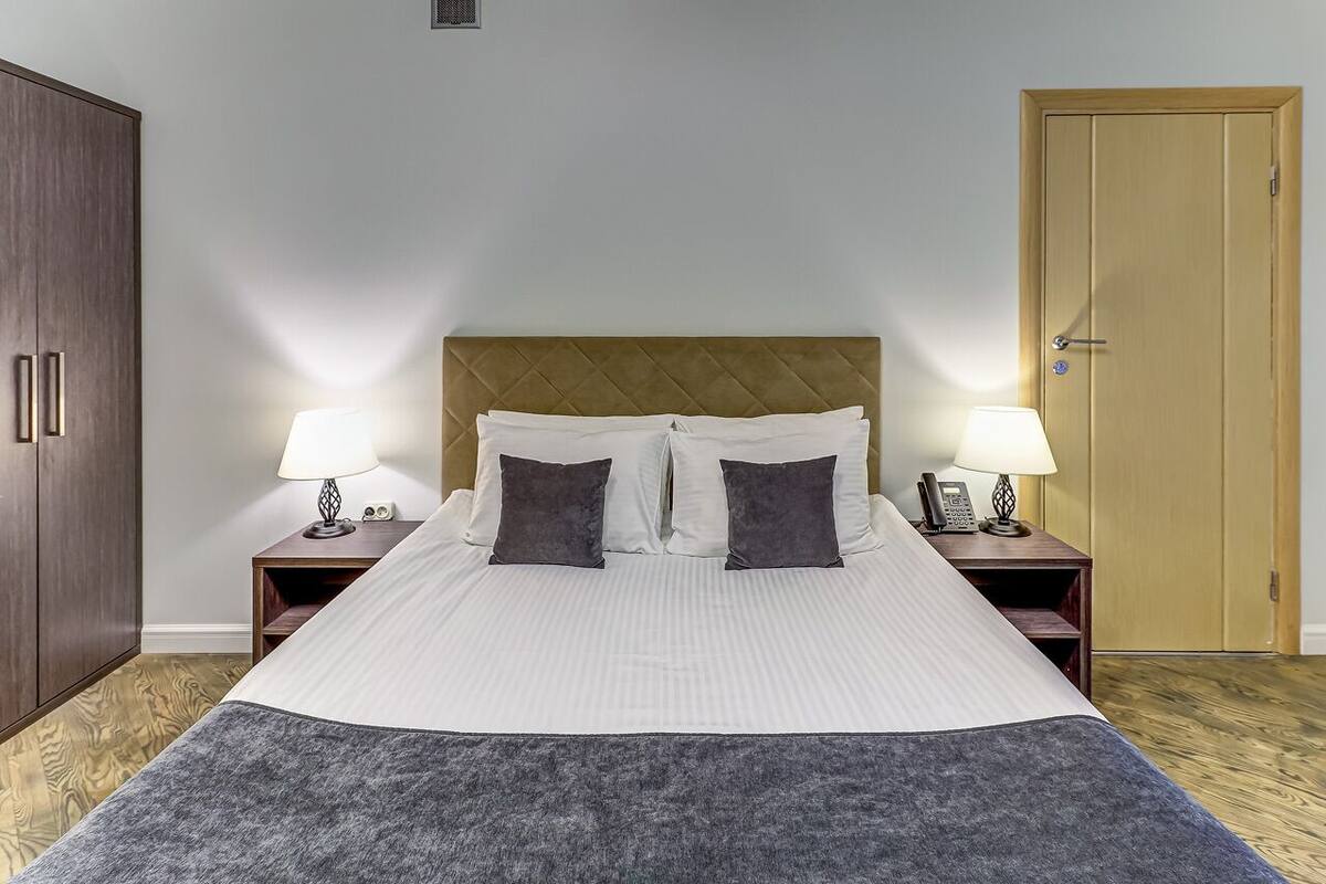 In-room safe, soundproofing, iron/ironing board, free WiFi