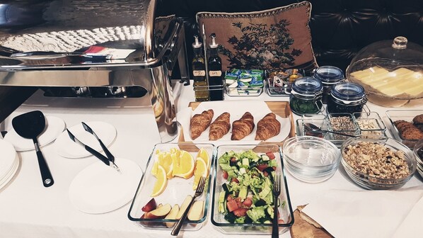 Frokostbuffé hver dag (RUB 570 per person)