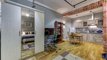 Fridge, microwave, stovetop, dishwasher