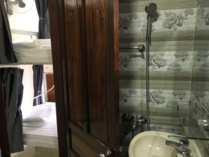 Bed in 10-Bed Mixed Dorm | Bathroom | Slippers, towels - MaiLy Hostel (Hue)