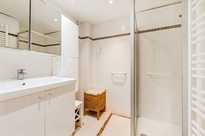Apartment, 3 Bedrooms (Cortina 201) | Bathroom | Shower - Cortina 201 (Koksijde)
