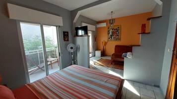 Classic Suite | Laptop workspace, blackout curtains, iron/ironing board, free WiFi