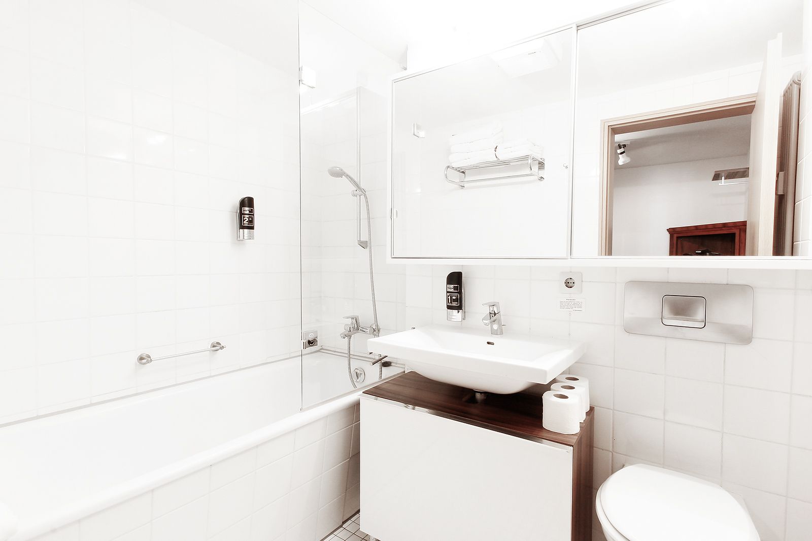 family apartment | bathroom | free toiletries, hair dryer, towels