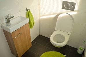 Badewanne und Dusche (separat), Whirlpool, Hydromassagedusche