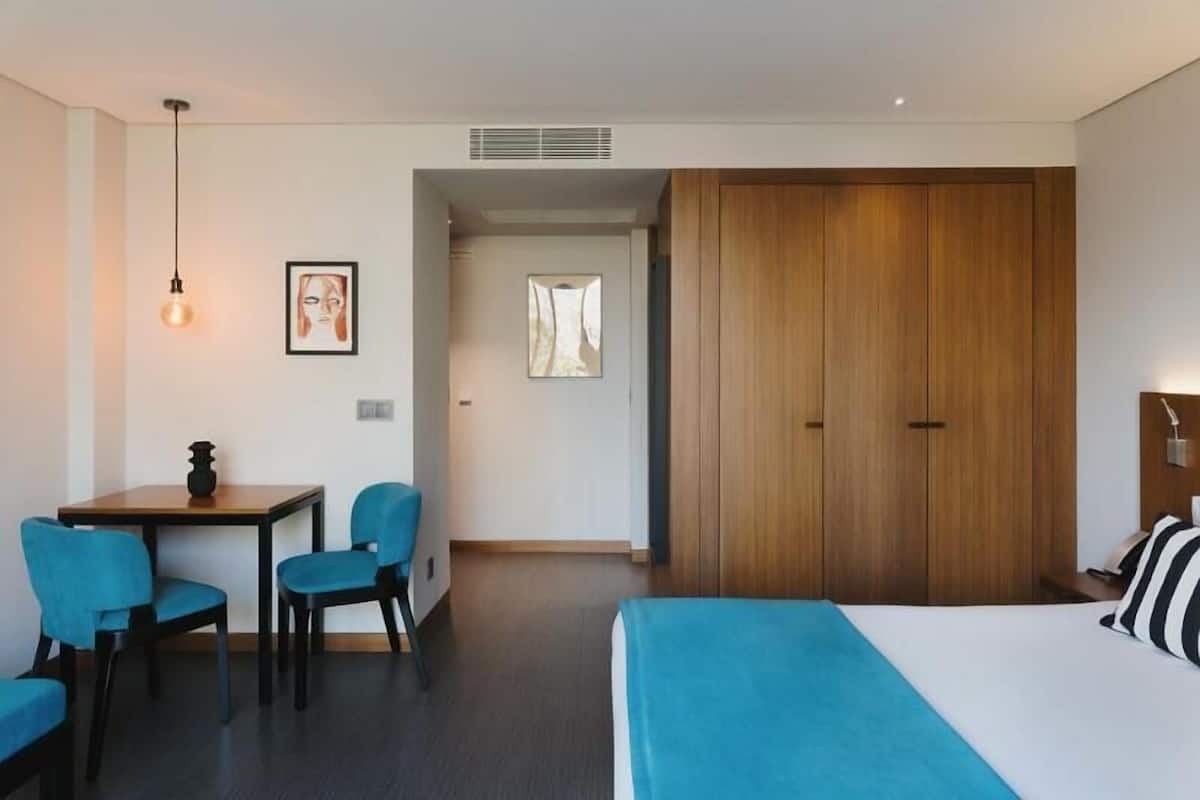 Minibar, in-room safe, blackout drapes, soundproofing
