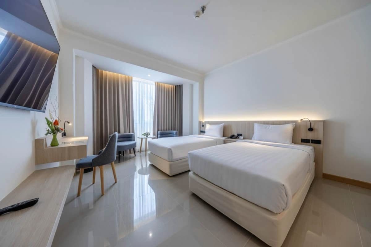 Minibar, két bảo mật tại phòng, bàn, màn/rèm cản sáng